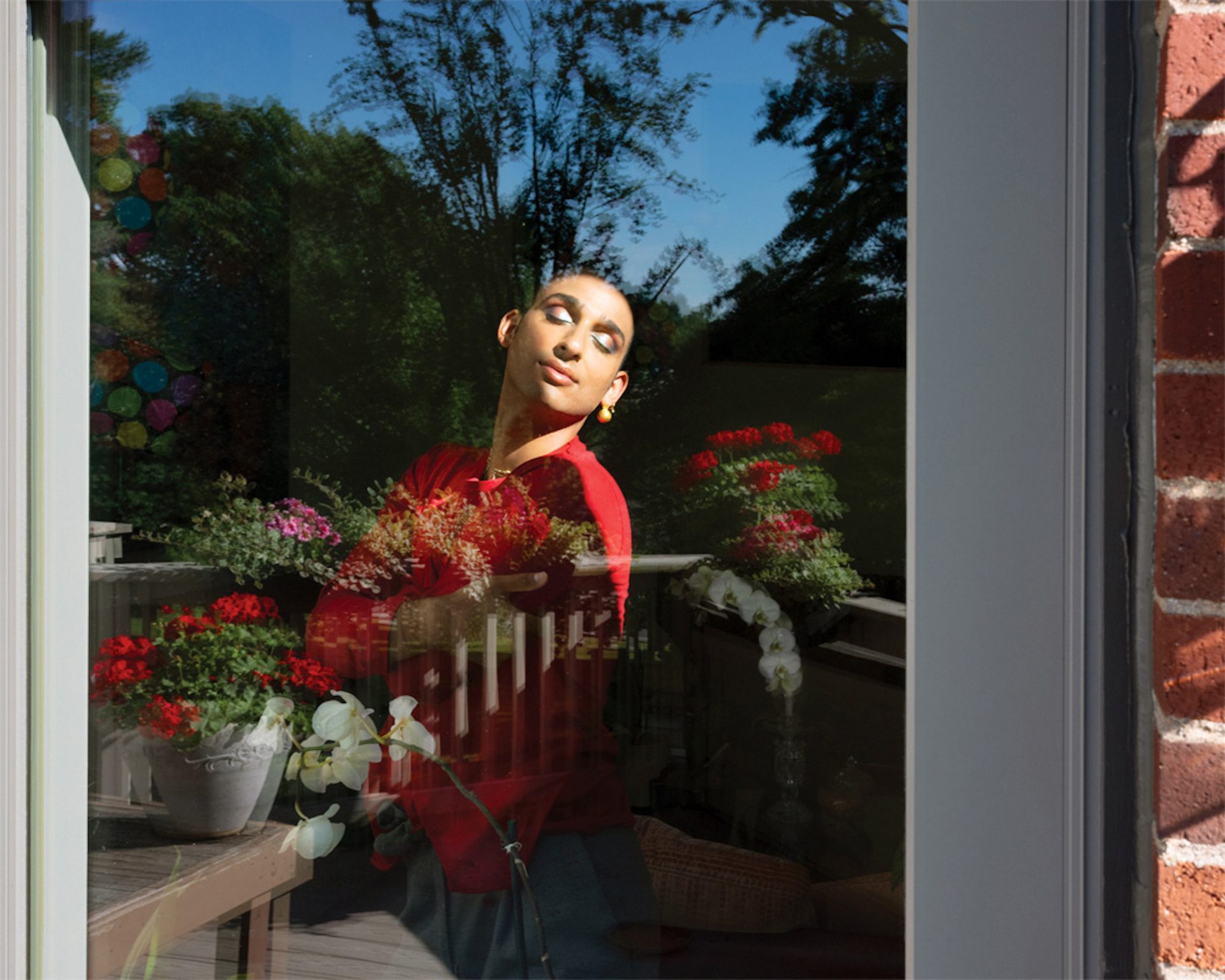 Across Windows : cette photographe adapte ses portraits à la pandémie