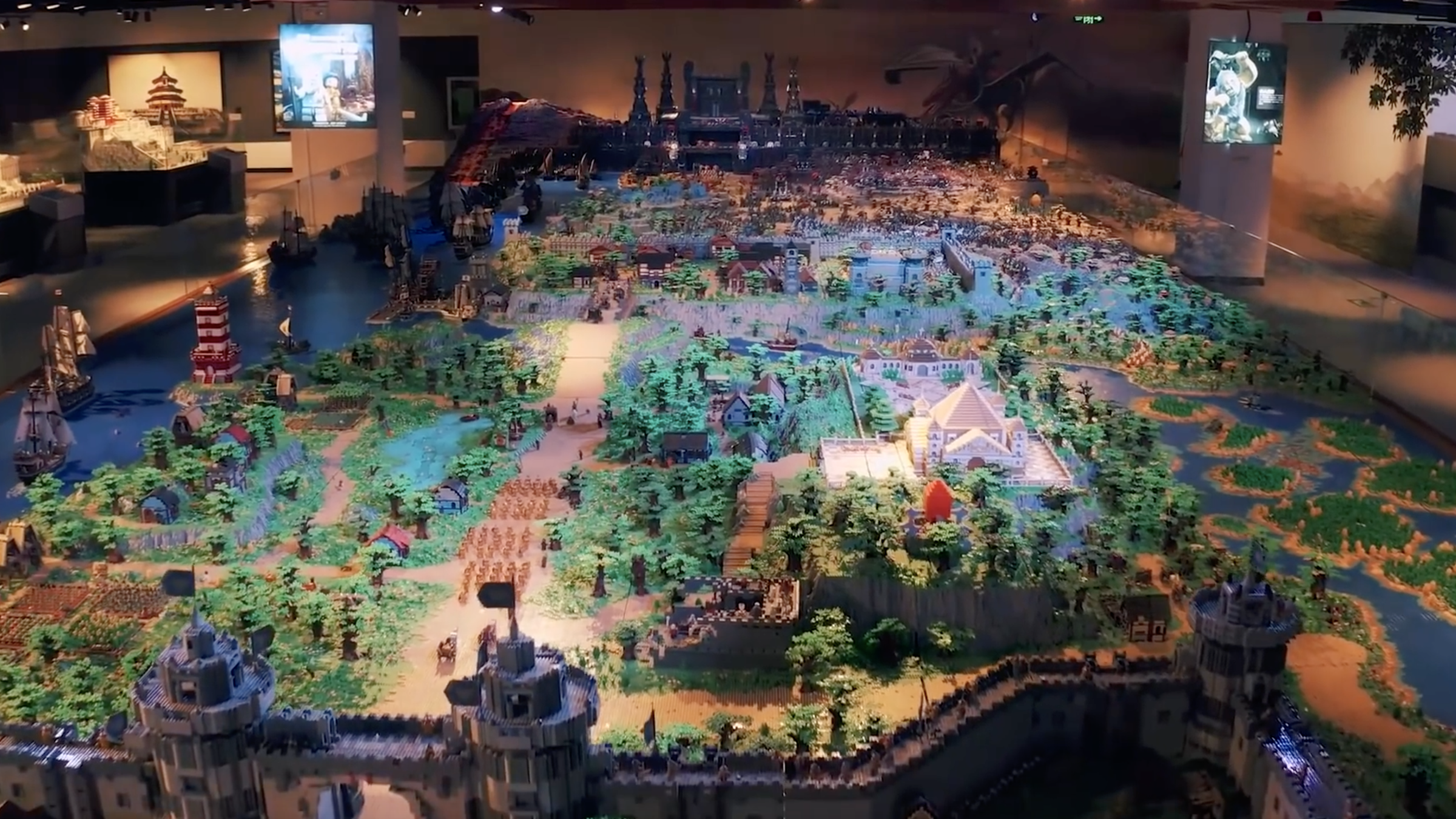 Une bataille du Seigneur des anneaux reproduite avec 150 millions de  briques LEGO