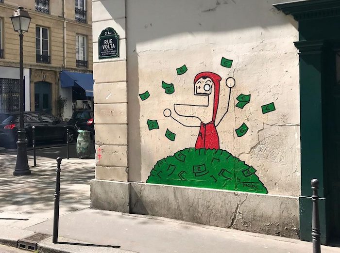 Toctoc : l'artiste au style iconique qui joue avec la pop culture sur les murs de Paris