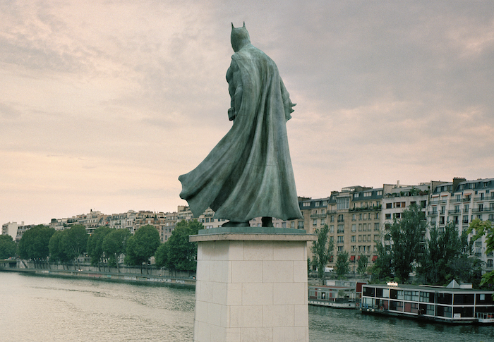 Paris : le photographe Benoit Lapray transforme les statues en personnages célèbres ! Par Maxime Delmas Capture-décran-2021-02-19-à-17.42.41