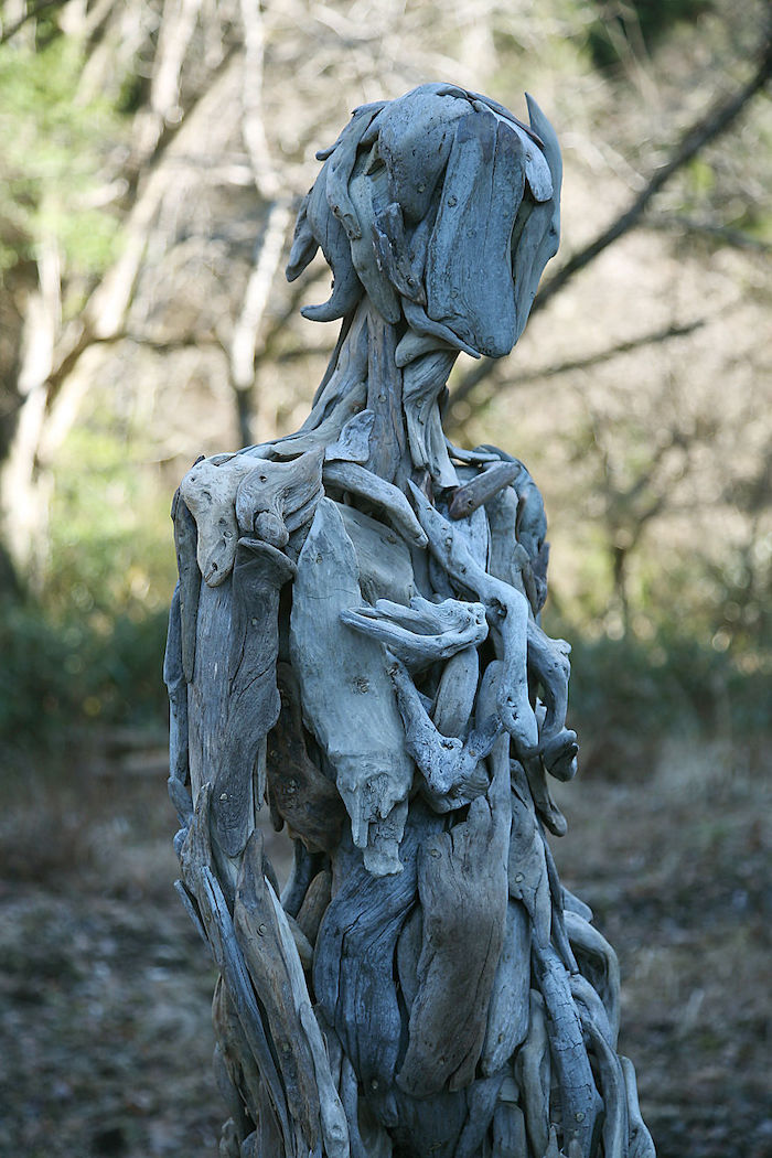 Les sculptures humaines en bois de l'artiste japonais Nagato Iwasaki