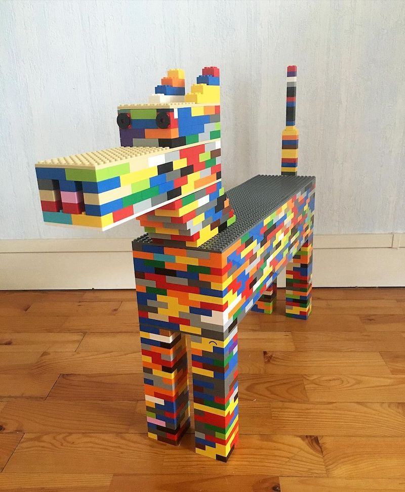 Non-voyant, cet adolescent surprend les internautes avec ses créations LEGO