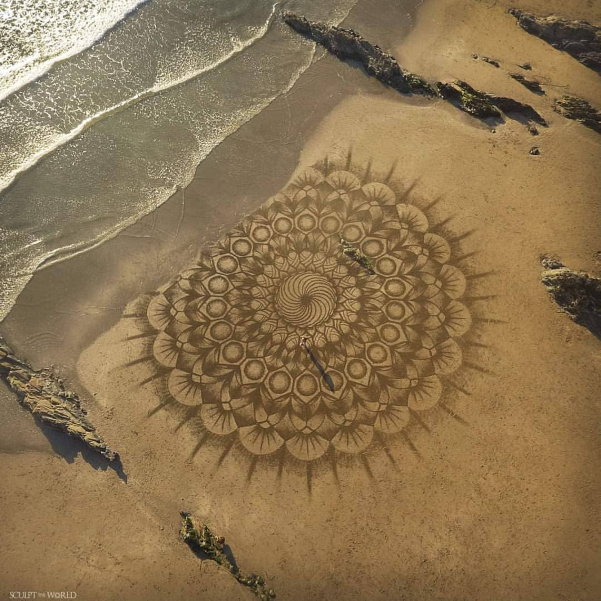 Les incroyables œuvres géométriques dans le sable de Jon Foreman