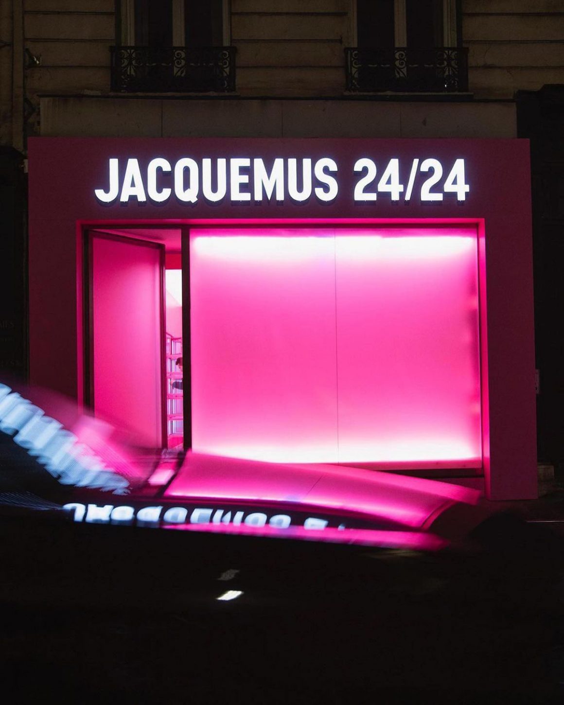 À Paris, Jacquemus présente un pop-up store ouvert 24h/24