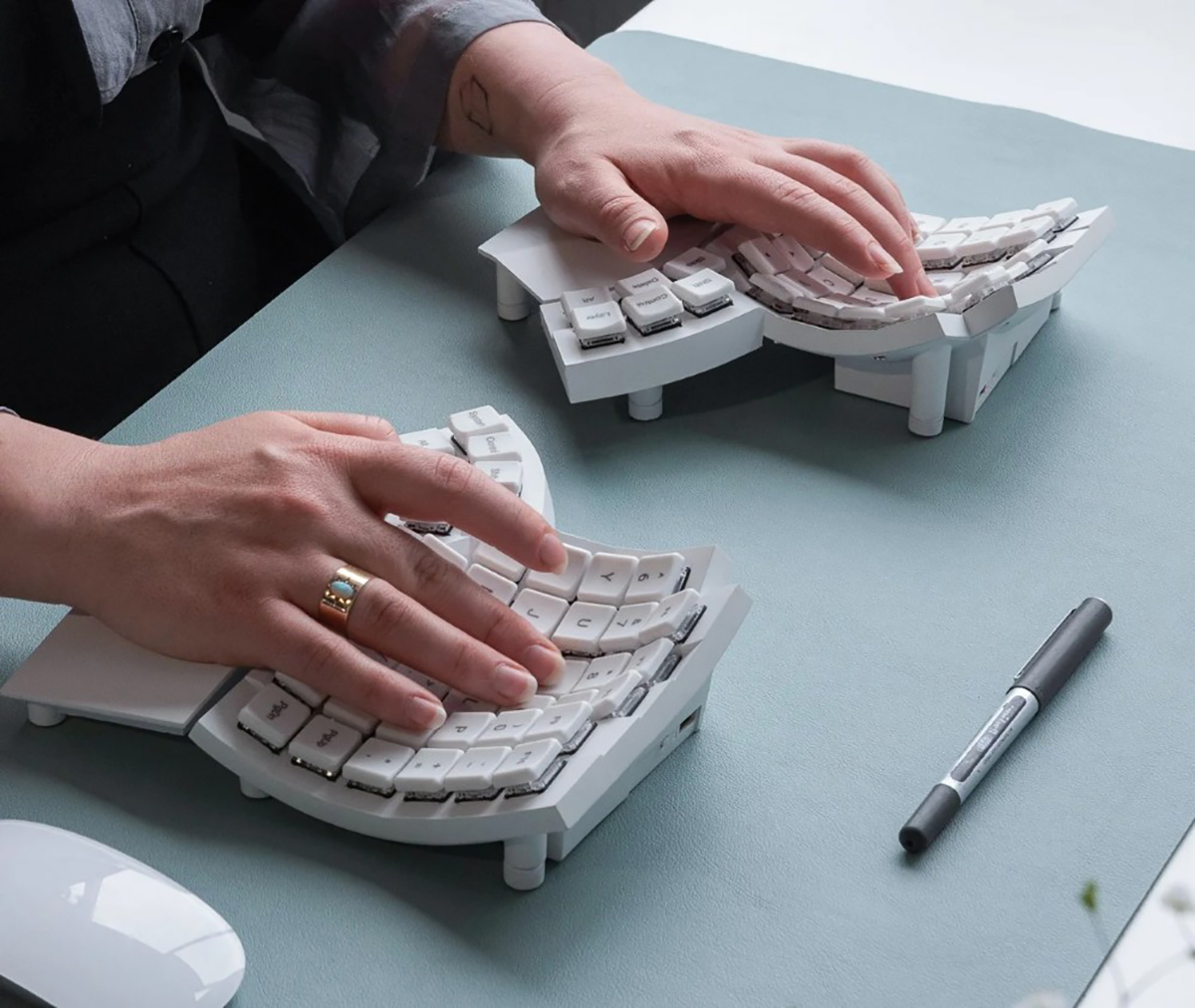 Glove80 : un clavier insolite et 100% ergonomique conçu comme 2 gants