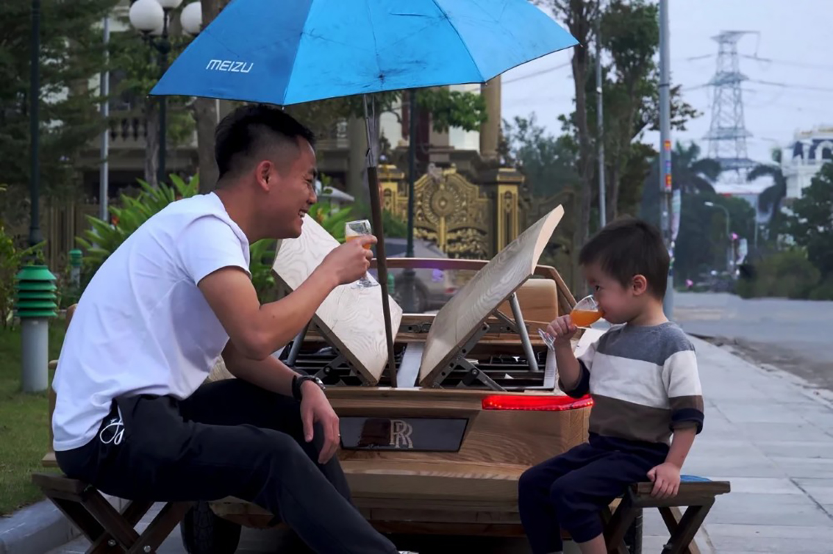 Pour son fils, ce papa créatif fabrique une Rolls-Royce en bois de ses mains ! (vidéo) Par Justine Mellado Replique-miniature-rolls-royce-14