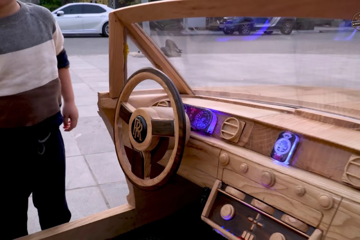 Pour son fils, ce papa créatif fabrique une Rolls-Royce en bois de ses mains ! (vidéo) Par Justine Mellado Replique-miniature-rolls-royce-5