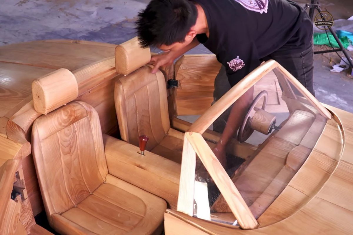 Pour son fils, ce papa créatif fabrique une Rolls-Royce en bois de ses mains ! (vidéo) Par Justine Mellado Replique-miniature-rolls-royce-9