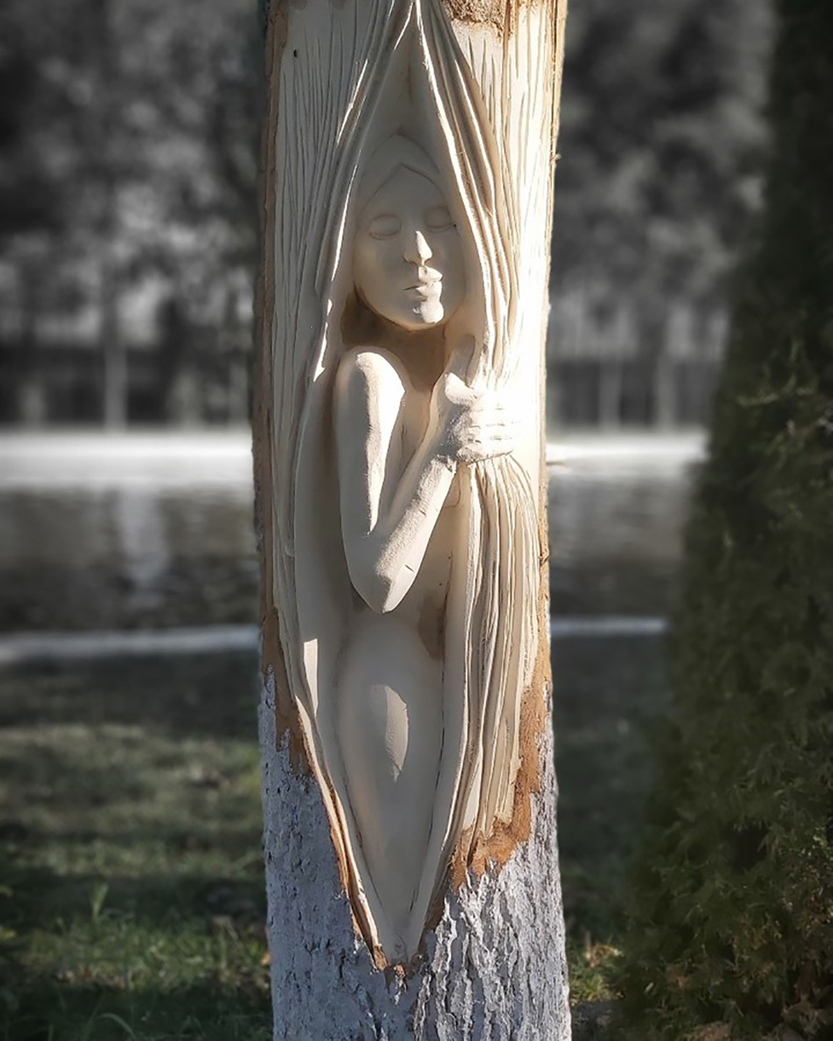 Les incroyables et délicates sculptures à la tronçonneuse de Gabi Rizea ! (vidéo sur Bidfoly.com) Par Justine Mellado Sculptures-tronconneuses-gabi-rizea-10