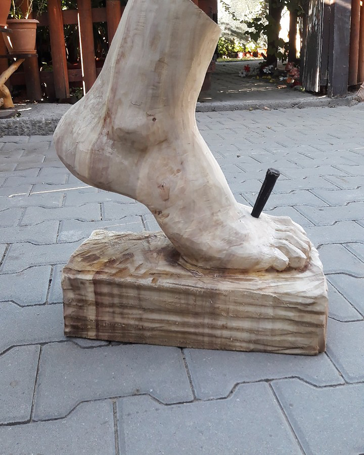 Les incroyables et délicates sculptures à la tronçonneuse de Gabi Rizea ! (vidéo sur Bidfoly.com) Par Justine Mellado Sculptures-tronconneuses-gabi-rizea-14