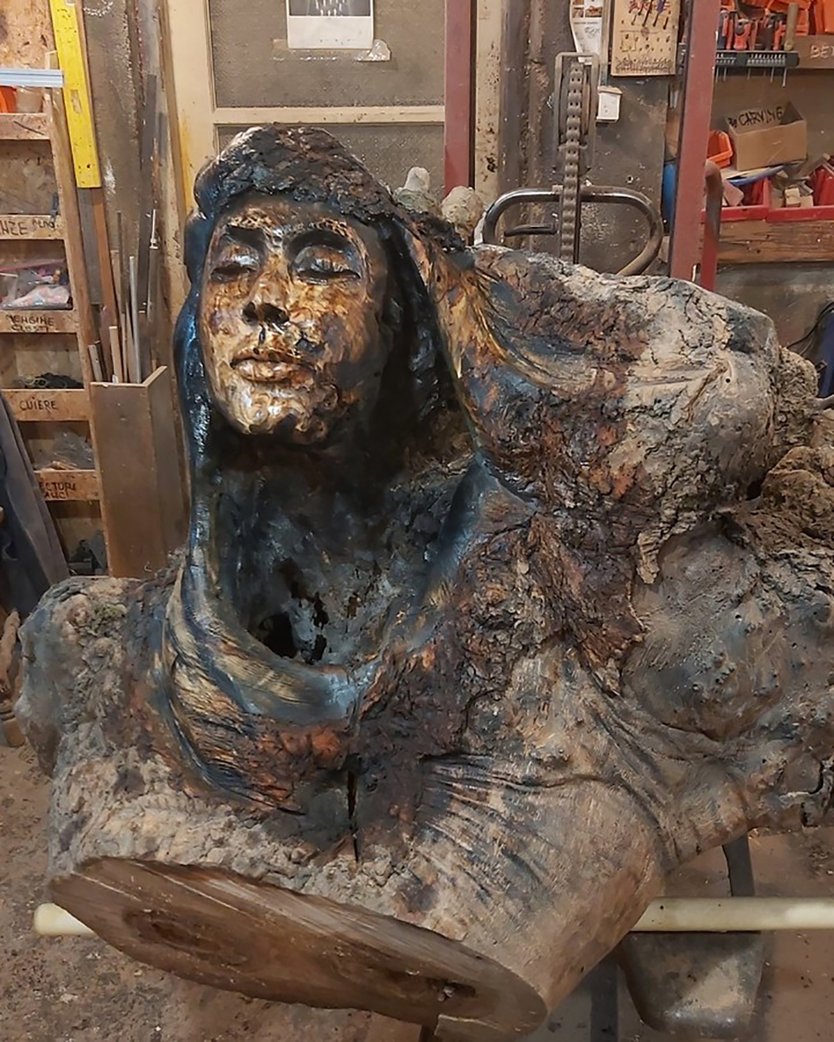 Les incroyables et délicates sculptures à la tronçonneuse de Gabi Rizea ! (vidéo sur Bidfoly.com) Par Justine Mellado Sculptures-tronconneuses-gabi-rizea-18