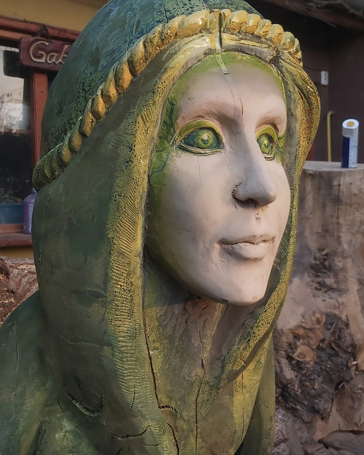 Les incroyables et délicates sculptures à la tronçonneuse de Gabi Rizea ! (vidéo sur Bidfoly.com) Par Justine Mellado Sculptures-tronconneuses-gabi-rizea-26