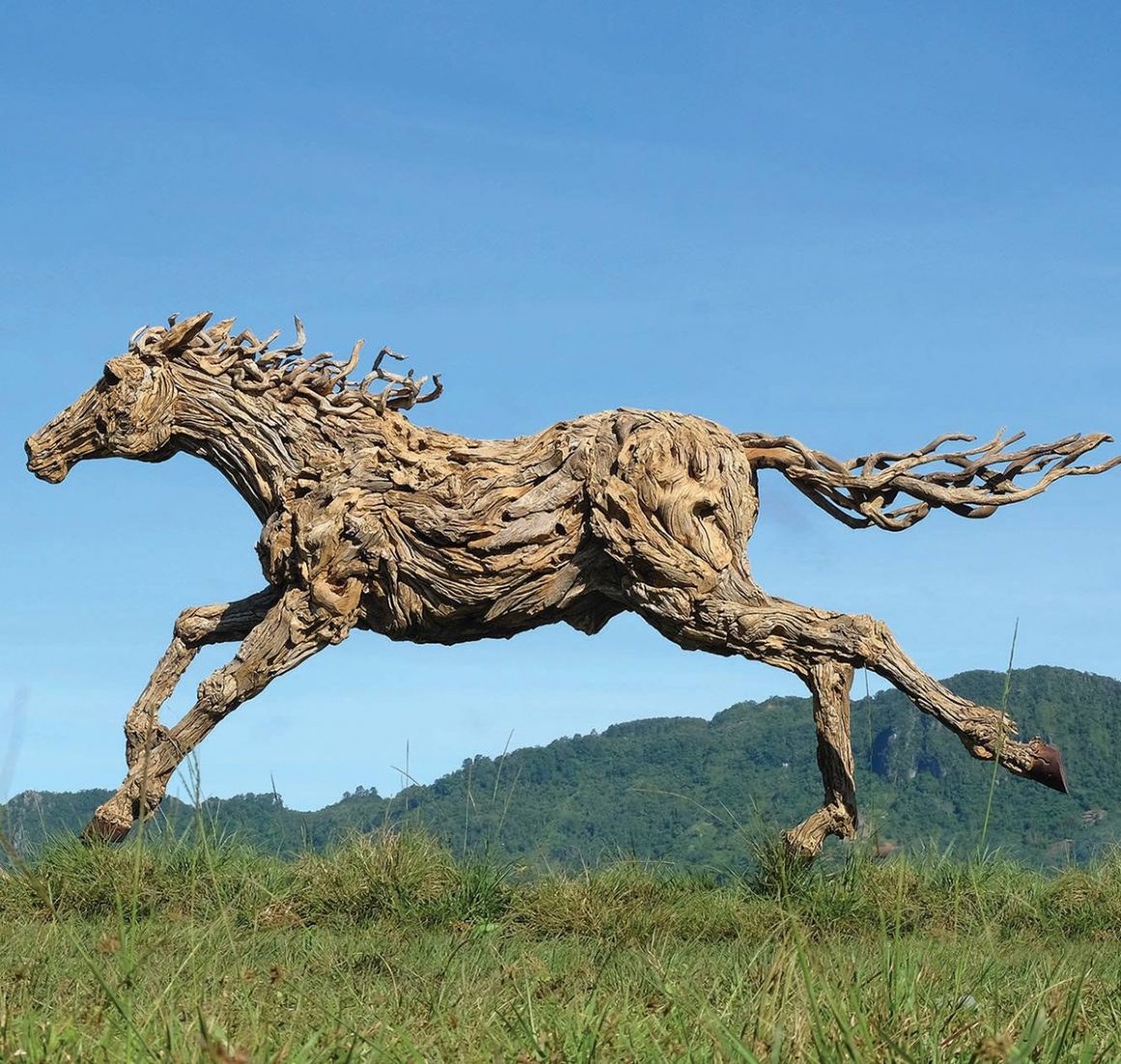 Les majestueuses sculptures en bois flotté de l’artiste James Doranb