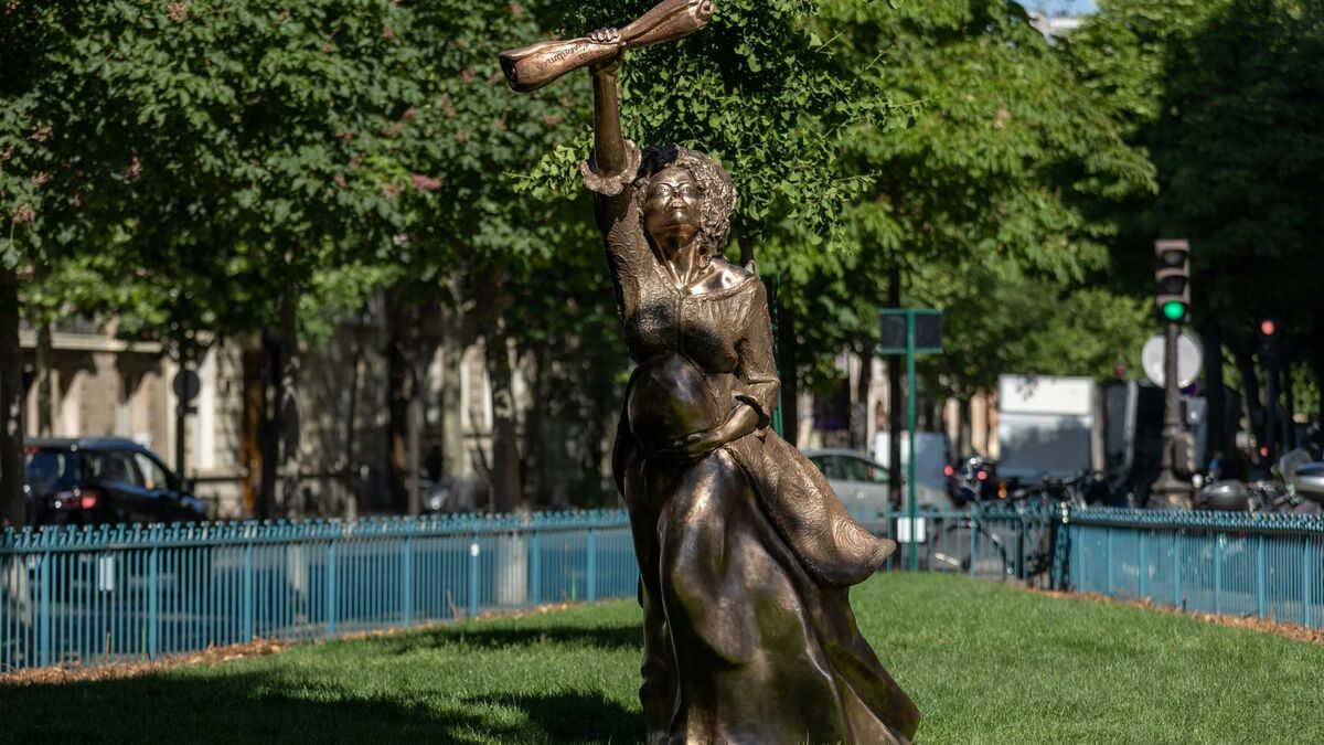 La ville de Paris dévoile sa première statue en l’honneur d’une femme noire ! (vidéo sur Bidfoly.com) Par Justine Mellado Paris-statue-femme-noire-solitude-2