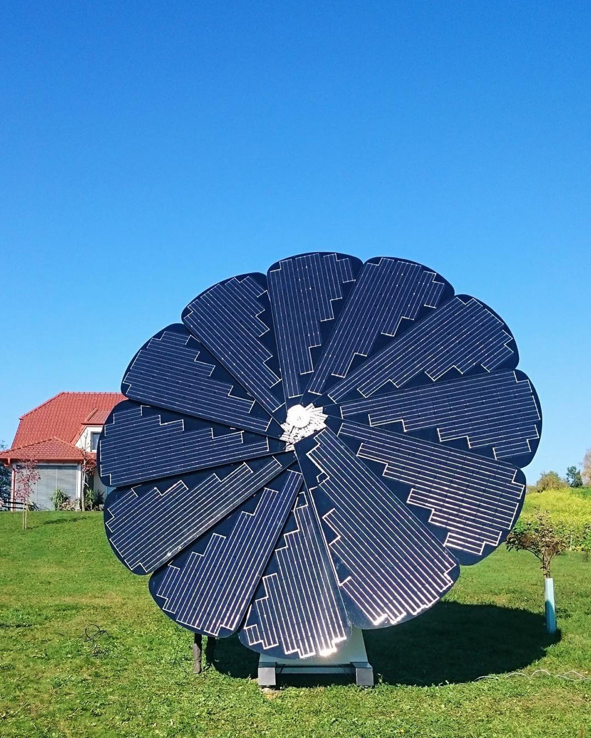 https://creapills.com/wp-content/uploads/2022/05/smartflower-panneaux-solaires-fleur-1.jpg