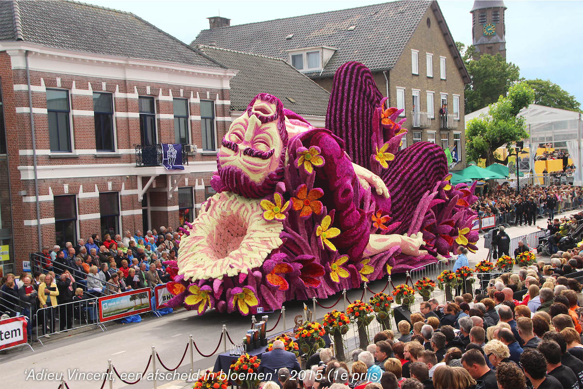 PaysBas les incroyables sculptures du plus grand défilé de fleurs au
