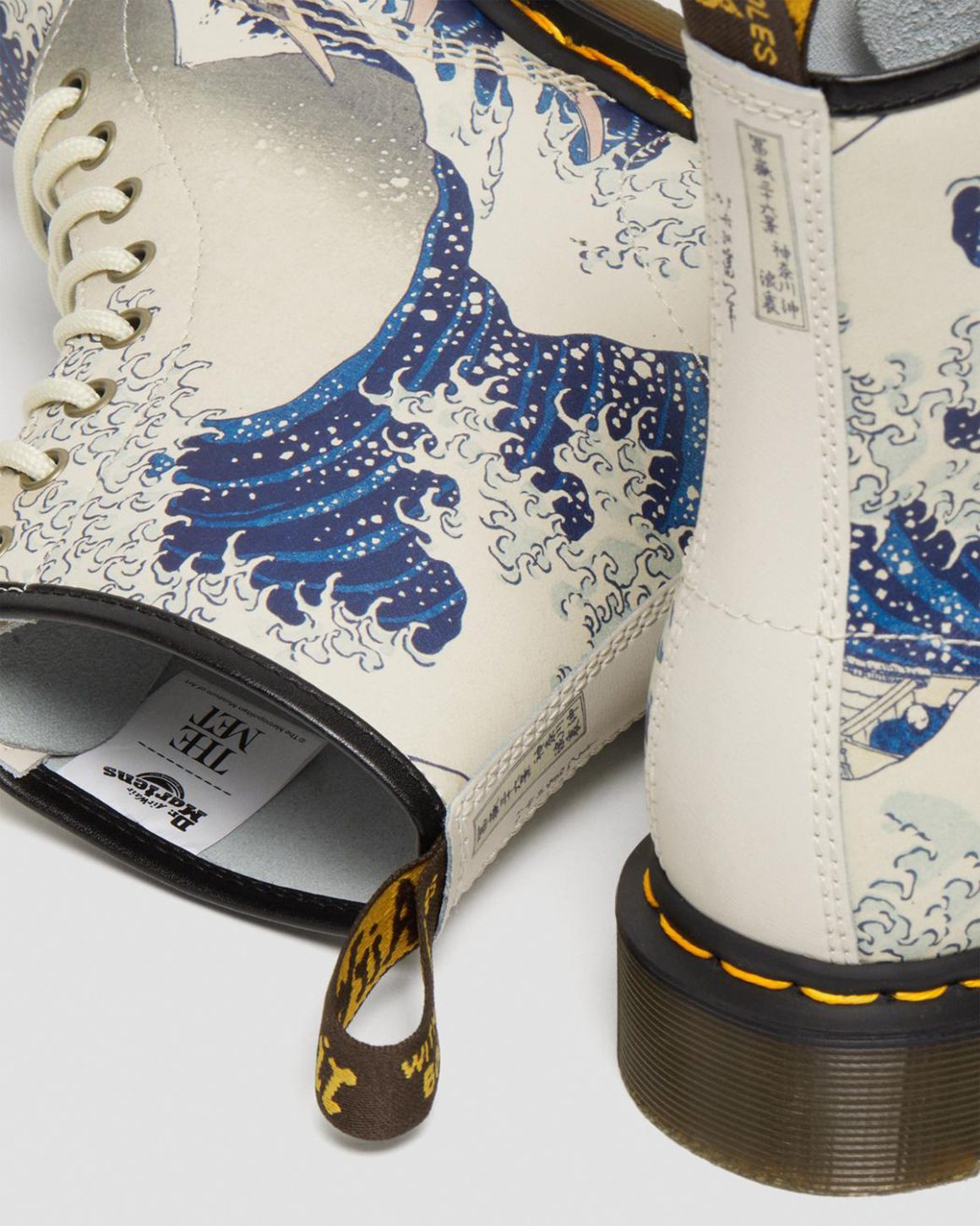 Dr. Martens dévoile une collection en l’honneur du peintre japonais Hokusai