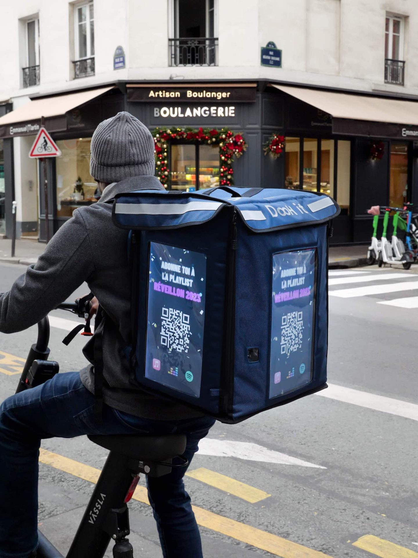 Rythme effréné, sacs de colis à traîner, clients introuvables en tournée  avec un livreur  - Le Parisien