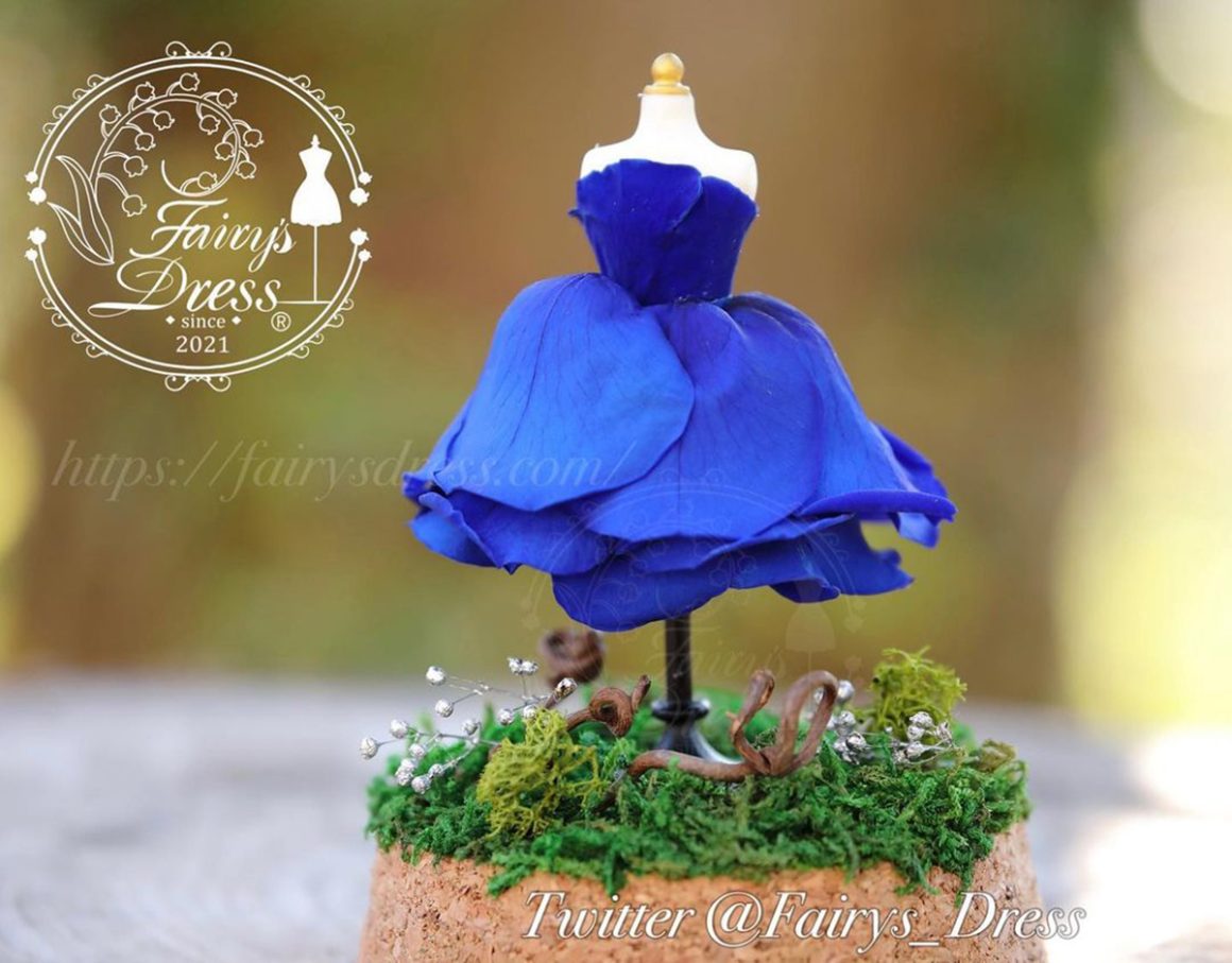 Cette créative confectionne d’adorables mini robes avec des pétales de ...