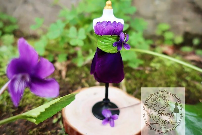 Cette créative confectionne d’adorables mini robes avec des pétales de ...