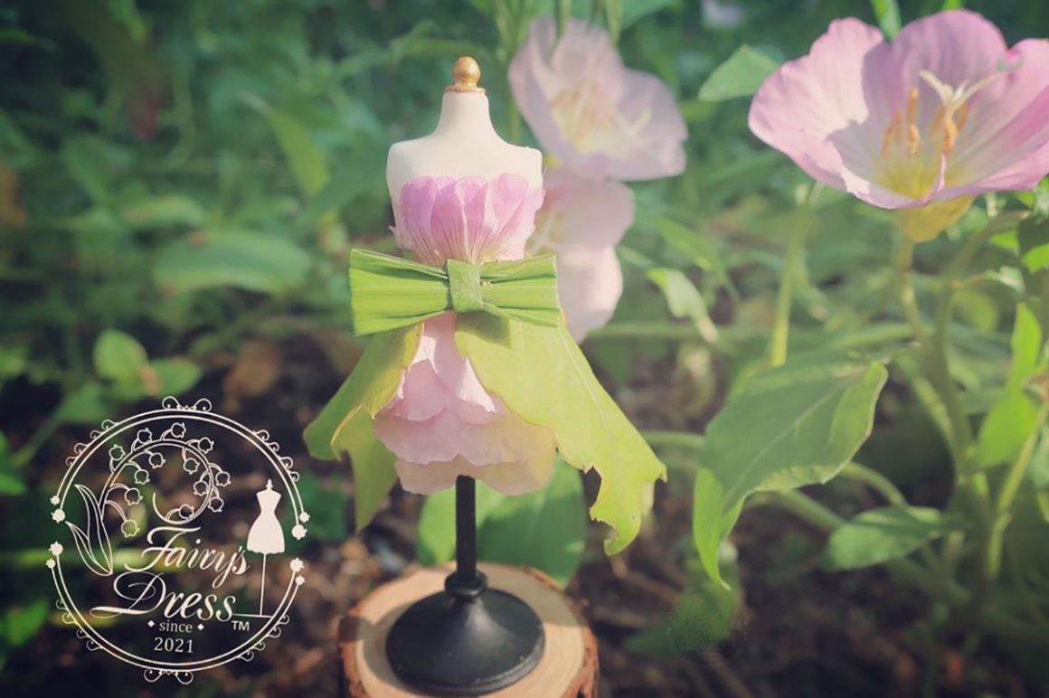 Cette créative confectionne d’adorables mini robes avec des pétales de ...