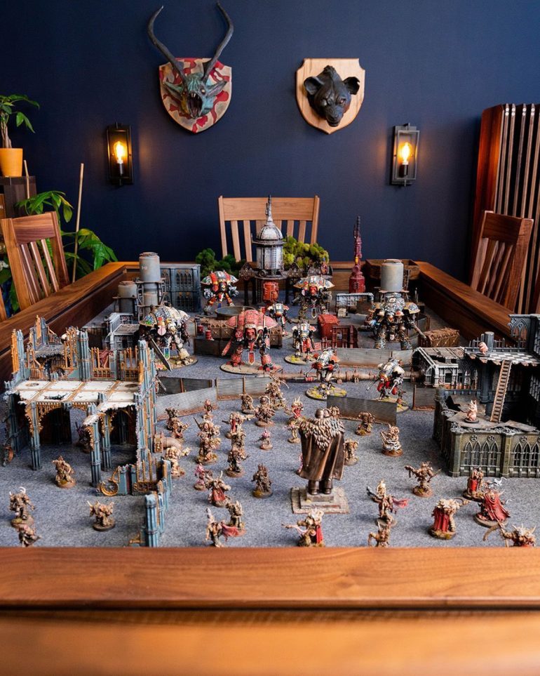 Une table à manger 100 modulable conçue pour les jeux de société