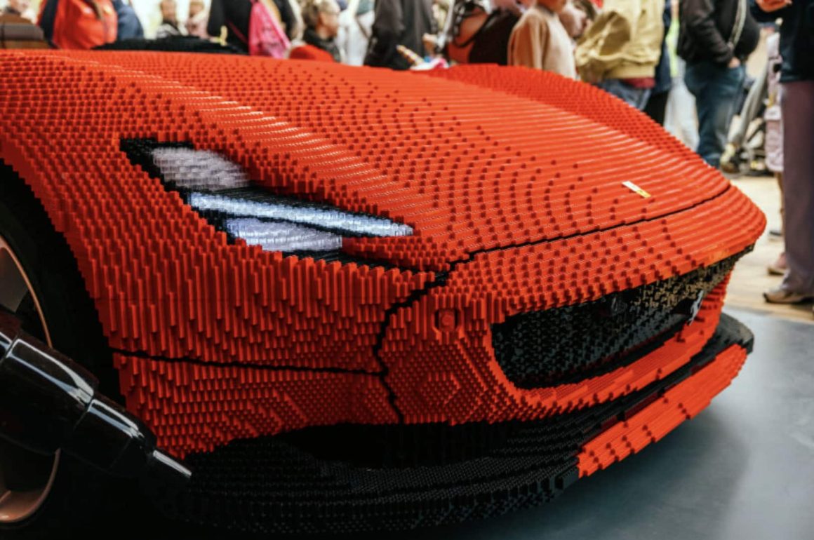LEGO d?�voile une r?�plique grandeur nature de la Ferrari Monza SP1