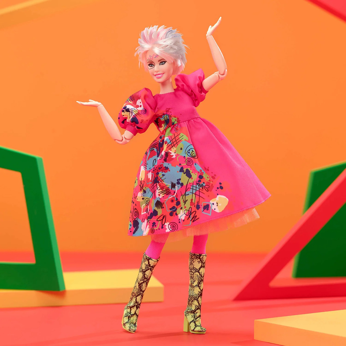 Barbie Bizarre », Mattel capitalise sur le succès du film en proposant une  poupée complètement déjantée - NeozOne