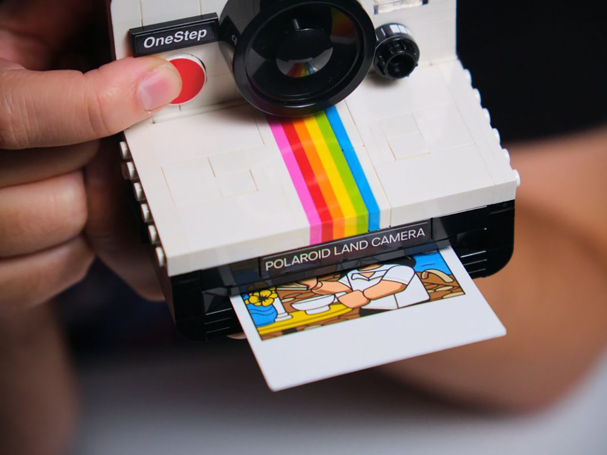 LEGO vient de créer un appareil photo Polaroid composé de 538 pièces et,  surprise, il fonctionne vraiment !