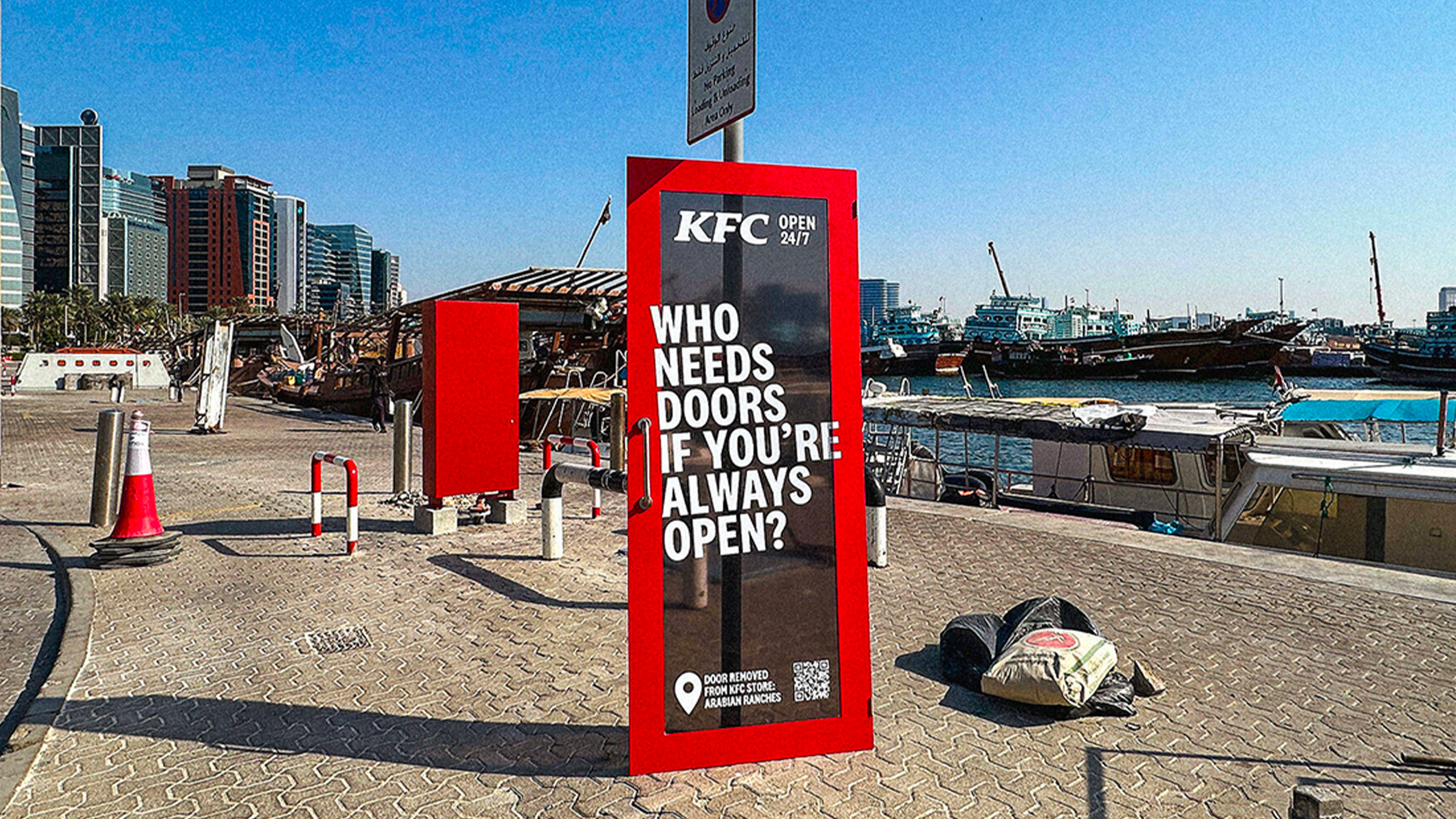 KFC supprime les portes de ses restaurants pour montrer qu’ils sont ouverts 24/7