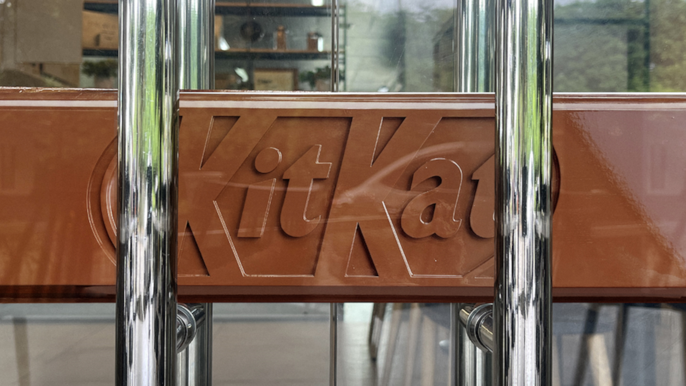 KitKat transforme sa barre chocolatée en panneau de pause pour les commerces aux Philippines