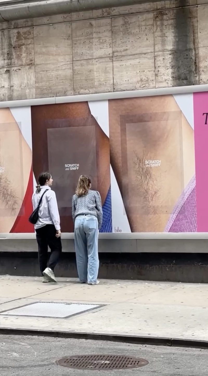 À New York, ces affiches en aisselles géantes se grattent pour sentir ...
