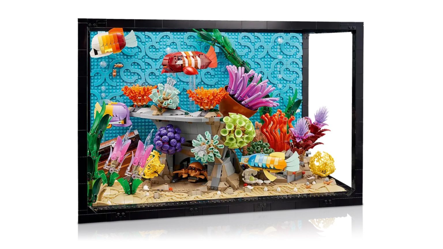 LEGO dévoile un aquarium tropical de 4154 pièces qui prend vie... sans ...