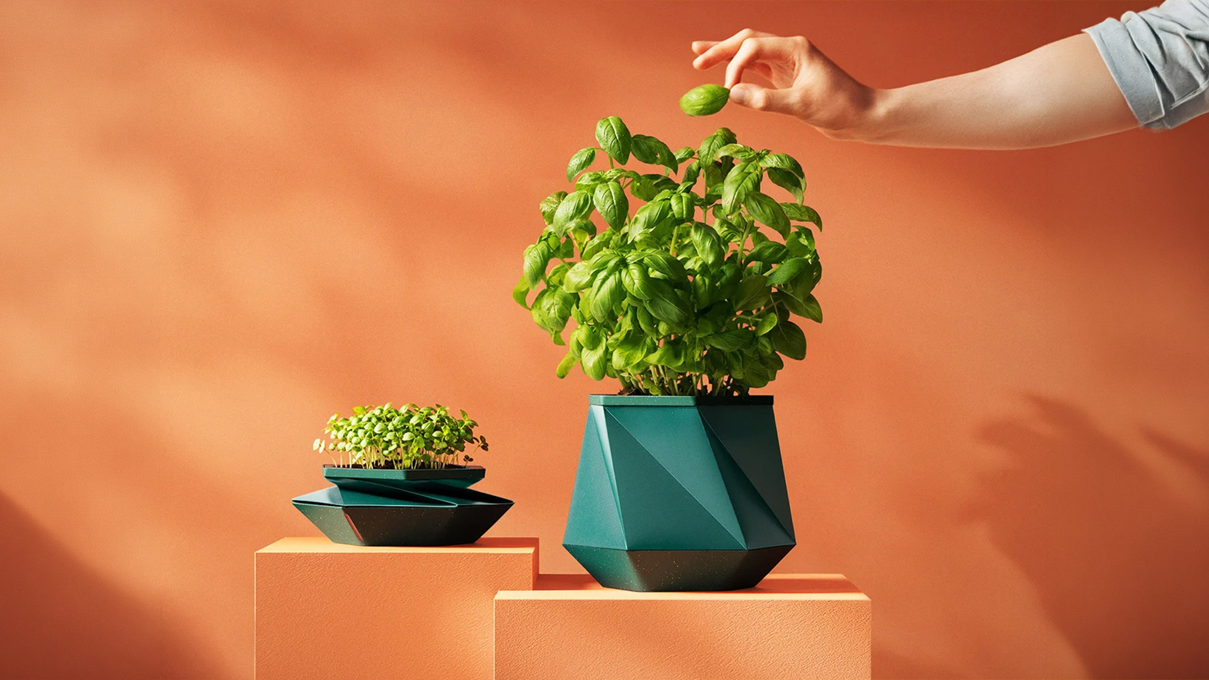 Helix : un pot inspiré de l'origami se déplie pour grandir avec la plante - Creapills